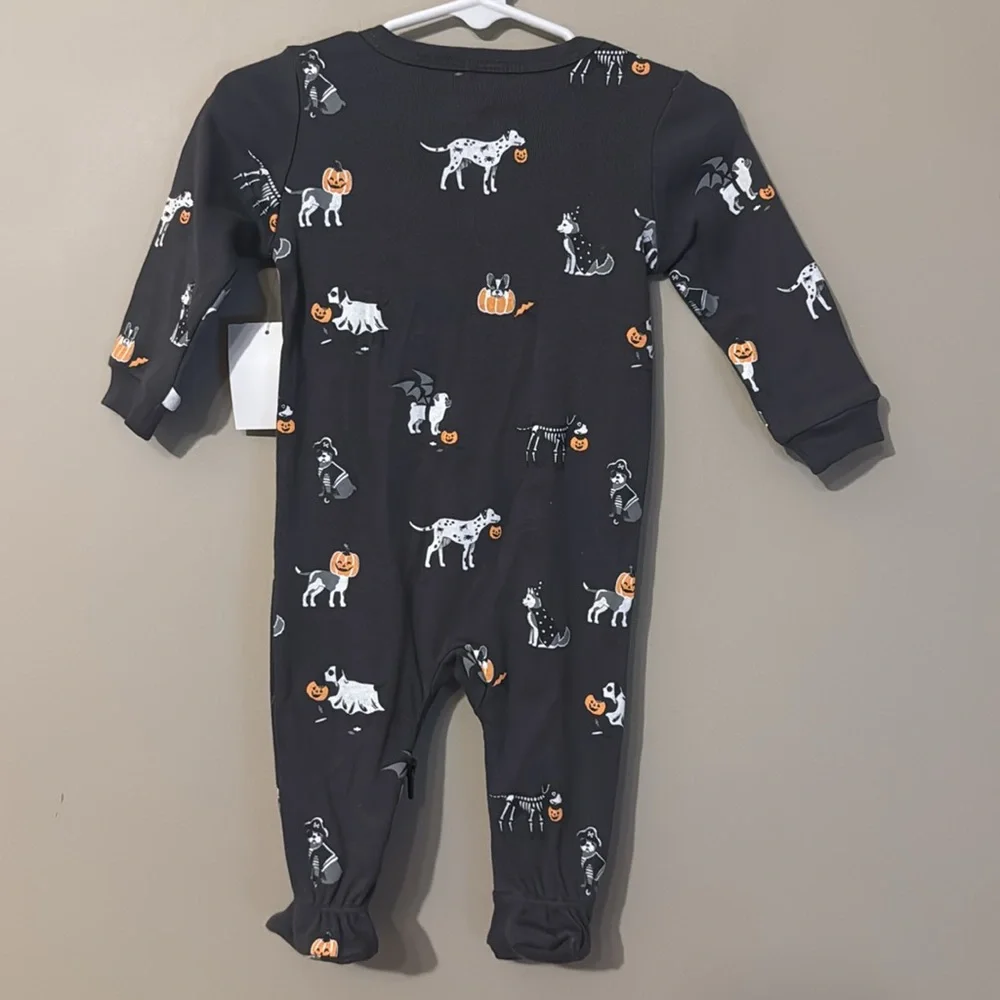 NWT- petit lem Howl-oween Print on Asphalt Sleeper
